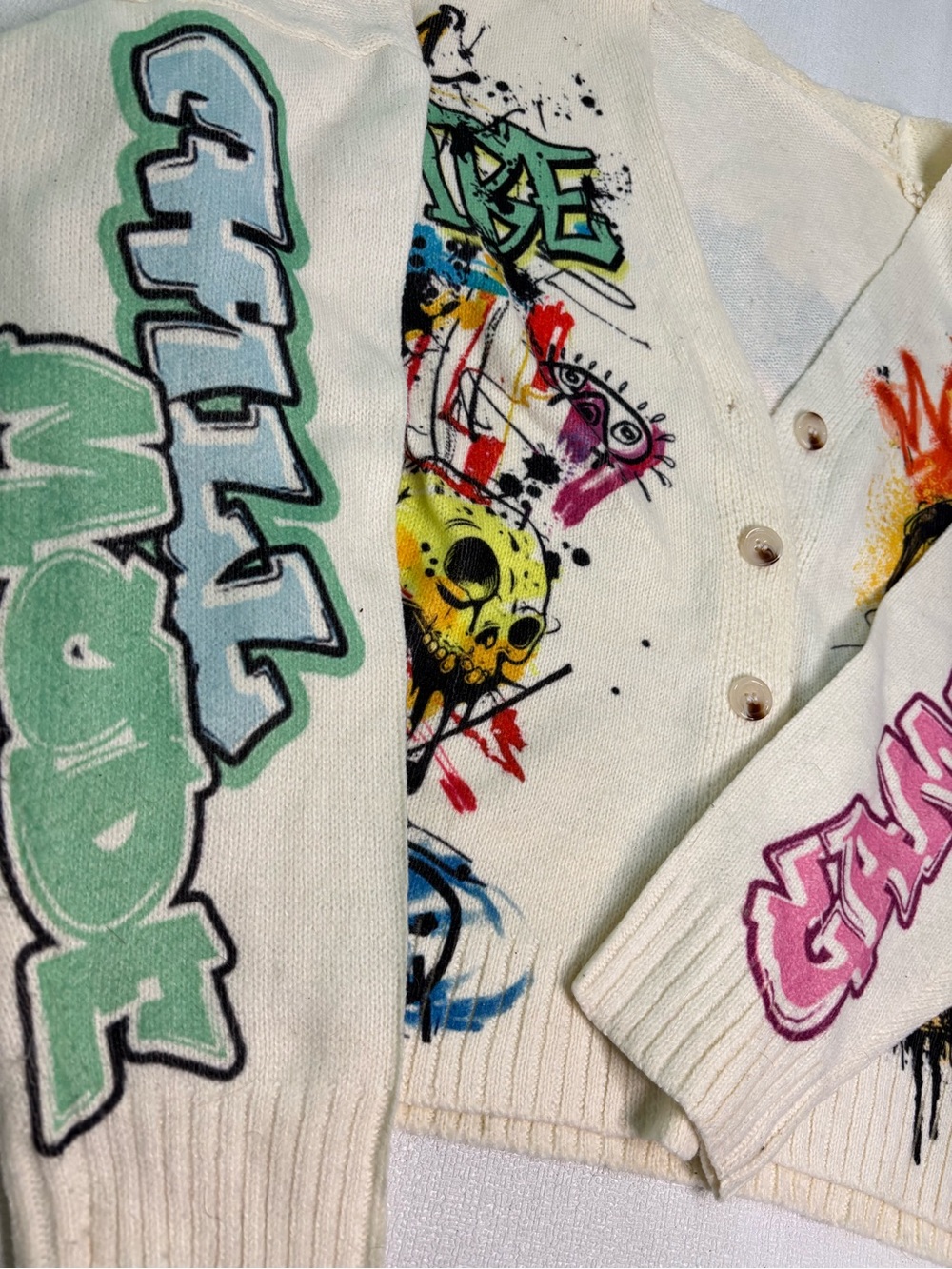 Graphic Cream Cardigan with Multicolor Street Art Print - Picture 2 of 6